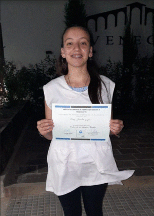 Micaela graduada Large.GIF